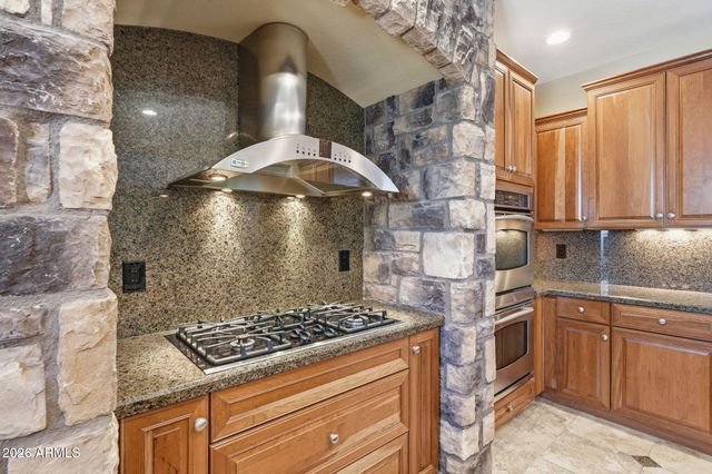 8638 W BRILES Road, Peoria, AZ 85383