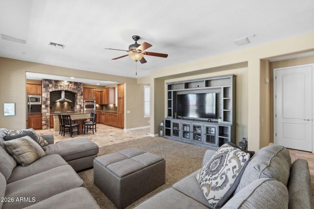 8638 W BRILES Road, Peoria, AZ 85383