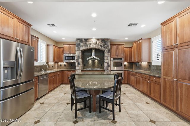 8638 W BRILES Road, Peoria, AZ 85383