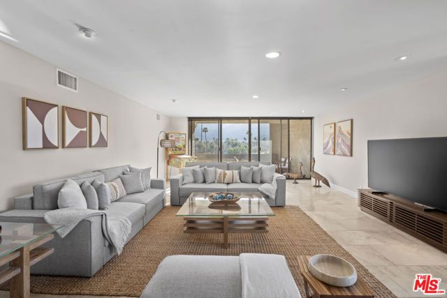 1630 S La Reina Way 3A, Palm Springs, CA 92264