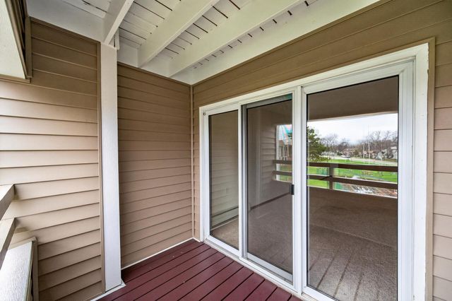 4400 36th Avenue N 210, Robbinsdale, MN 55422
