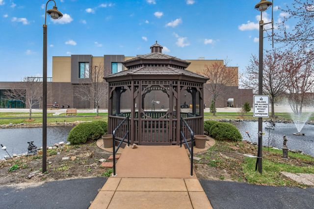 4400 36th Avenue N 210, Robbinsdale, MN 55422