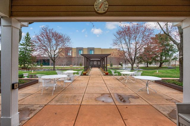 4400 36th Avenue N 210, Robbinsdale, MN 55422