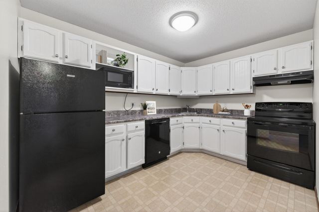4400 36th Avenue N 210, Robbinsdale, MN 55422