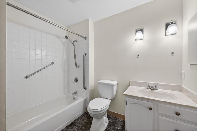 4400 36th Avenue N 210, Robbinsdale, MN 55422