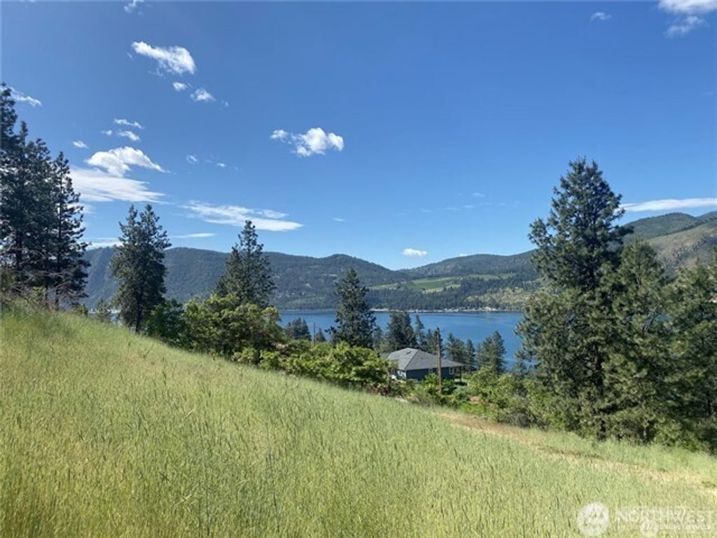 2524 Lakeshore Drive, Manson, WA 98831