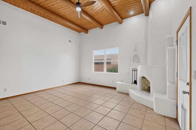 2212 Calle De Silverio SW, Los Lunas, NM 87031