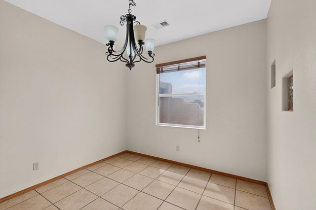2212 Calle De Silverio SW, Los Lunas, NM 87031