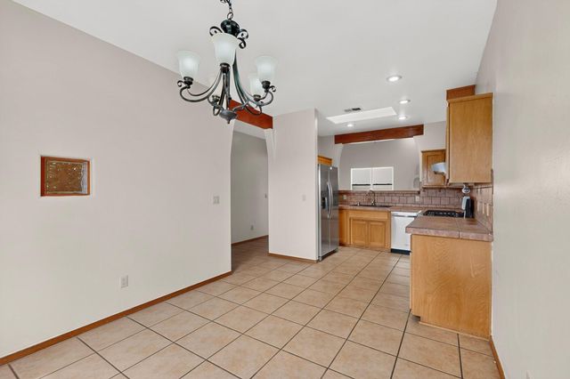 2212 Calle De Silverio SW, Los Lunas, NM 87031