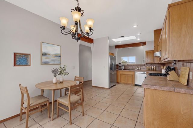 2212 Calle De Silverio SW, Los Lunas, NM 87031