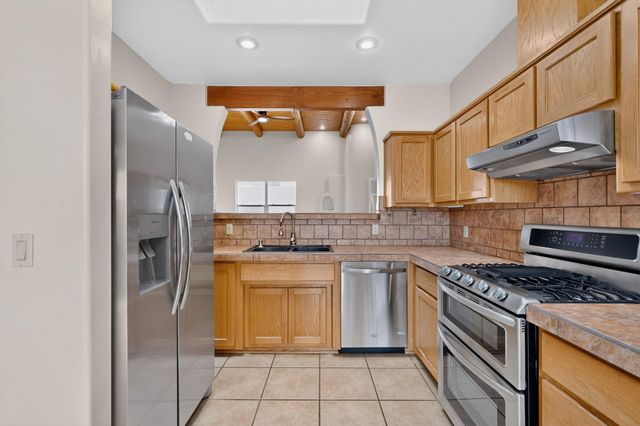 2212 Calle De Silverio SW, Los Lunas, NM 87031