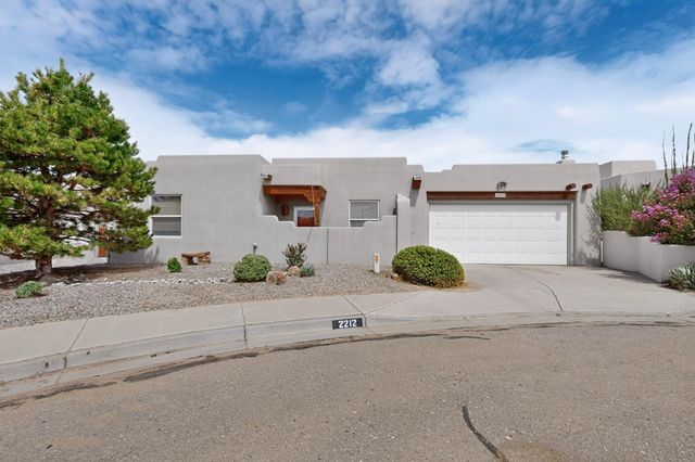 2212 Calle De Silverio SW, Los Lunas, NM 87031