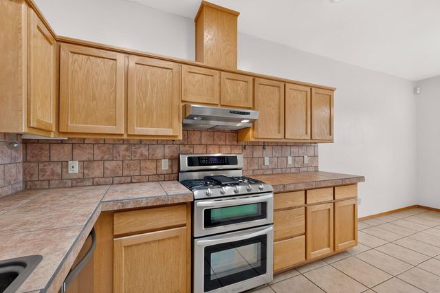 2212 Calle De Silverio SW, Los Lunas, NM 87031