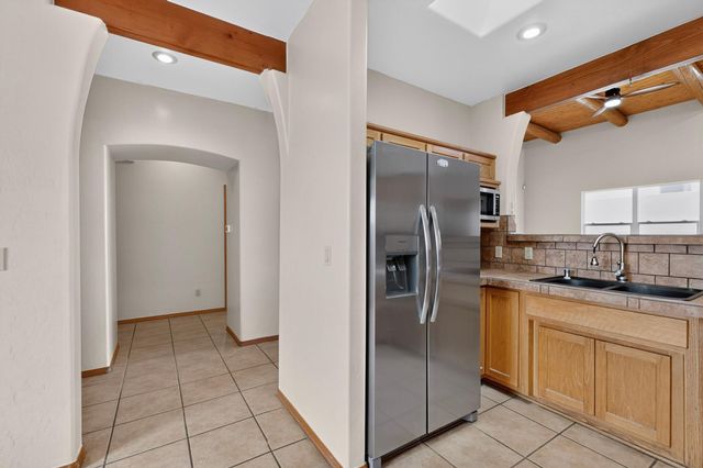 2212 Calle De Silverio SW, Los Lunas, NM 87031