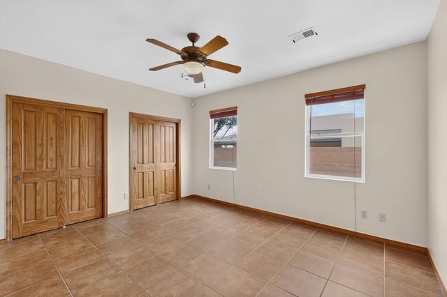 2212 Calle De Silverio SW, Los Lunas, NM 87031