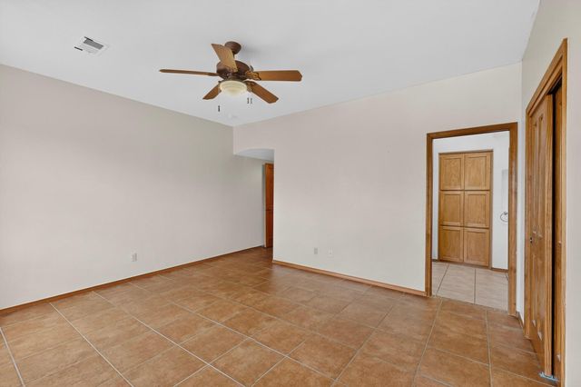 2212 Calle De Silverio SW, Los Lunas, NM 87031