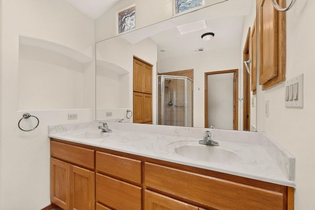 2212 Calle De Silverio SW, Los Lunas, NM 87031