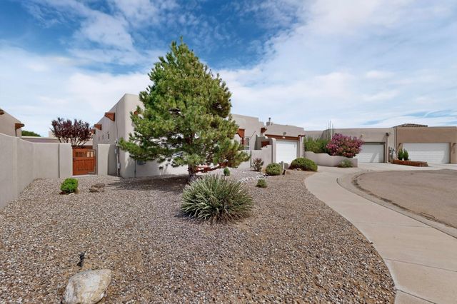 2212 Calle De Silverio SW, Los Lunas, NM 87031