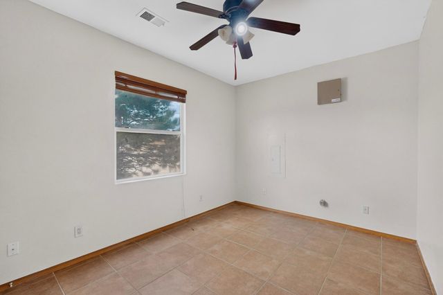 2212 Calle De Silverio SW, Los Lunas, NM 87031