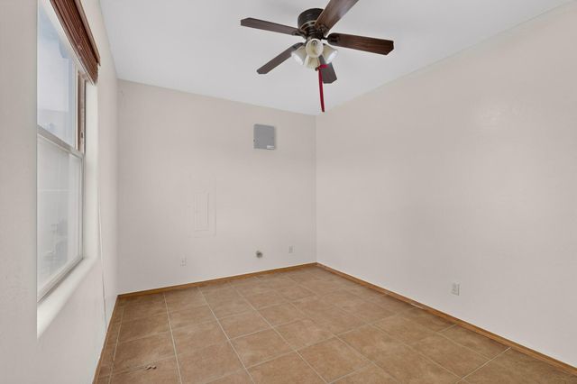 2212 Calle De Silverio SW, Los Lunas, NM 87031