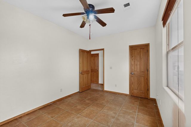 2212 Calle De Silverio SW, Los Lunas, NM 87031