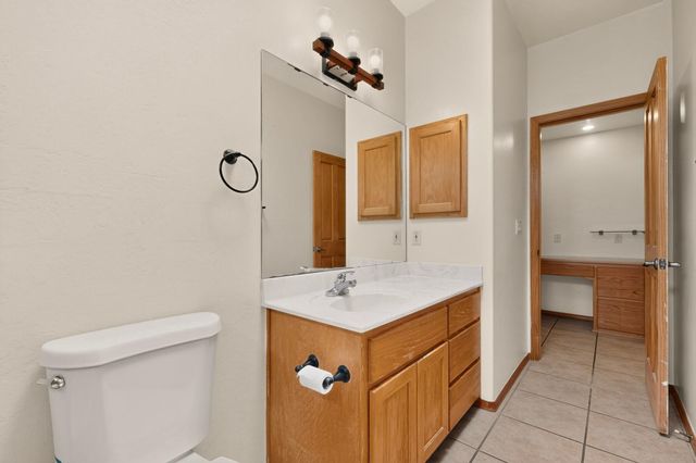 2212 Calle De Silverio SW, Los Lunas, NM 87031
