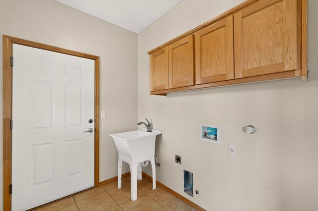2212 Calle De Silverio SW, Los Lunas, NM 87031