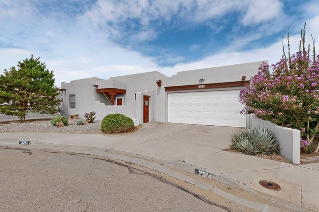 2212 Calle De Silverio SW, Los Lunas, NM 87031