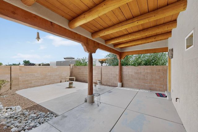 2212 Calle De Silverio SW, Los Lunas, NM 87031