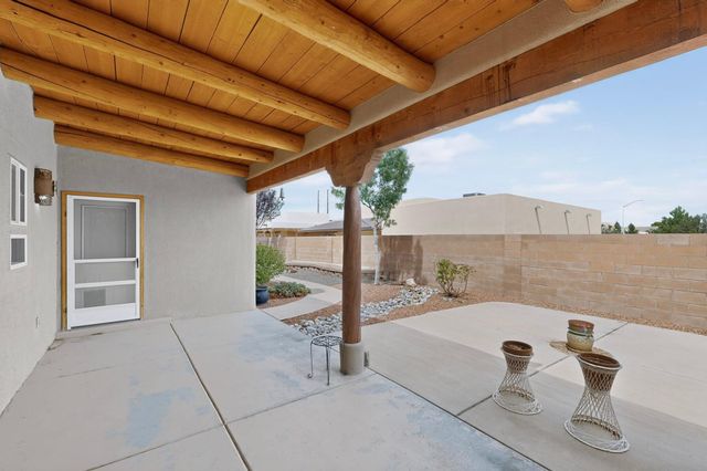 2212 Calle De Silverio SW, Los Lunas, NM 87031