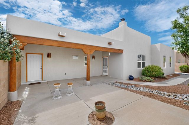 2212 Calle De Silverio SW, Los Lunas, NM 87031