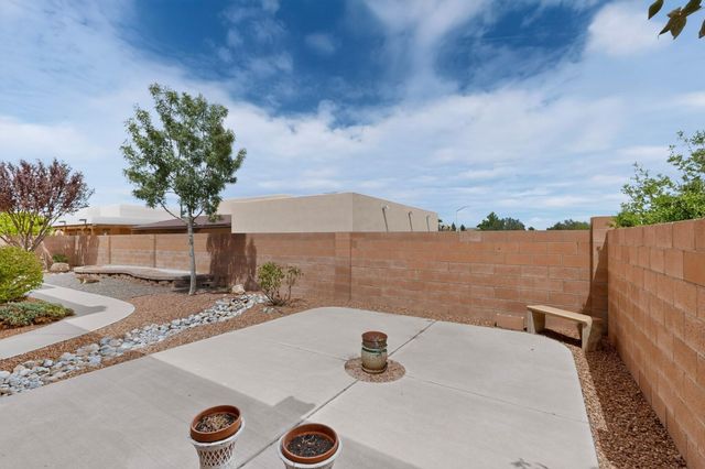 2212 Calle De Silverio SW, Los Lunas, NM 87031