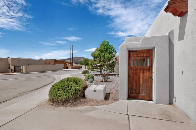 2212 Calle De Silverio SW, Los Lunas, NM 87031
