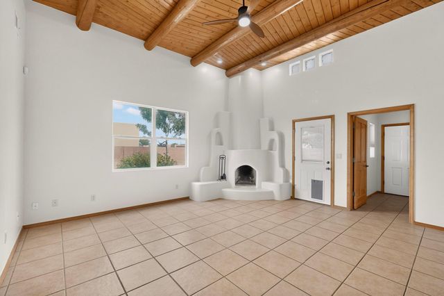 2212 Calle De Silverio SW, Los Lunas, NM 87031