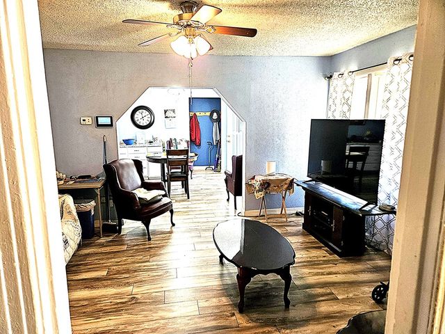 2404 W 9th St, Odessa, TX 79763