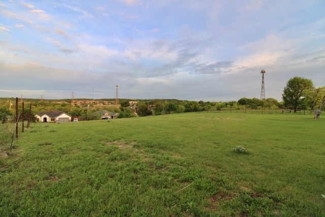 315 S Army Avenue, Dallas, TX 75211