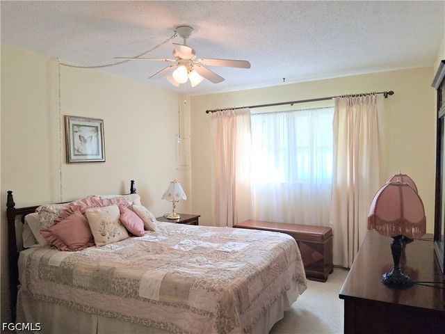 2 Tangelo CT, Lehigh Acres, FL 33936