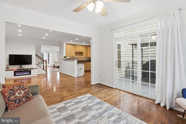 26073 NIMBLETON SQ, Chantilly, VA 20152