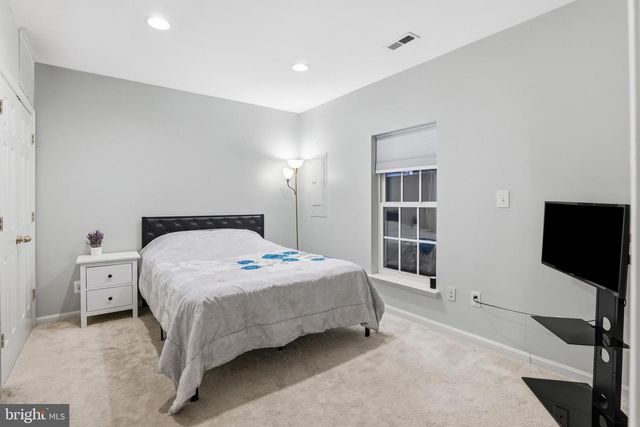 26073 NIMBLETON SQ, Chantilly, VA 20152