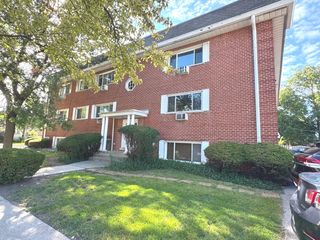 727 S Maple Avenue 106, Oak Park, IL 60304