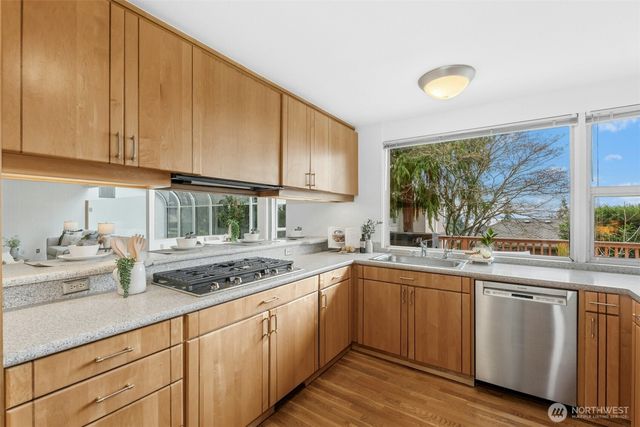 7237 NE 121st Place, Kirkland, WA 98034