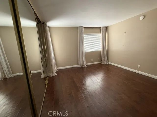 22135 Burbank, Woodland Hills, CA 91367
