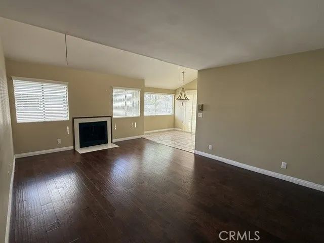 22135 Burbank, Woodland Hills, CA 91367