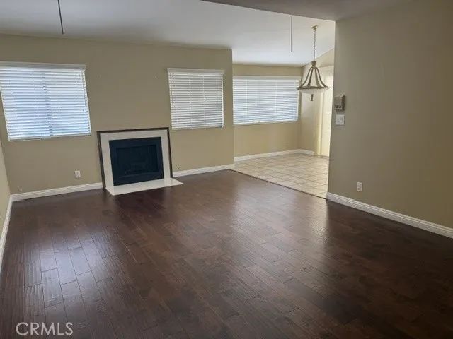 22135 Burbank, Woodland Hills, CA 91367