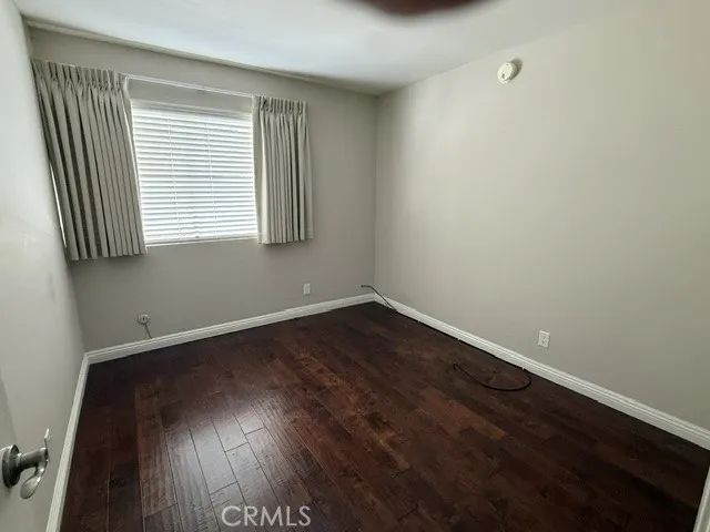 22135 Burbank, Woodland Hills, CA 91367