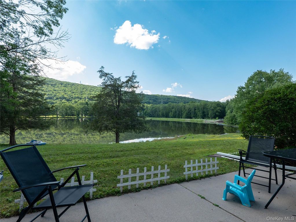 402 Mountain Laurel Drive, Monroe, NY 10950 — photo 2