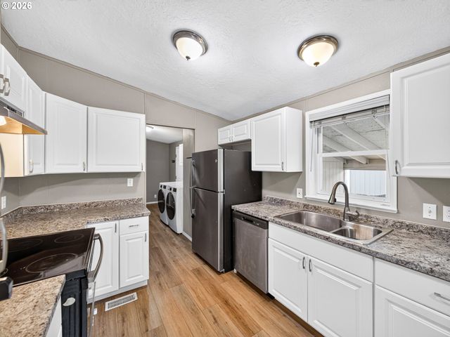 23077 Sw MAIN St 30, Sherwood, OR 97140