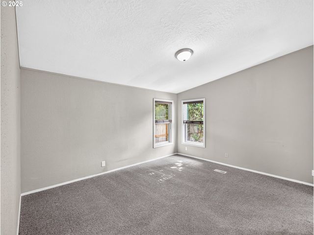 23077 Sw MAIN St 30, Sherwood, OR 97140
