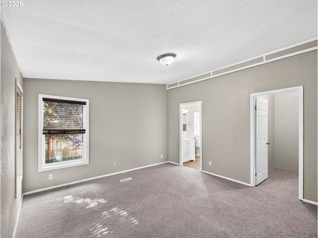 23077 Sw MAIN St 30, Sherwood, OR 97140