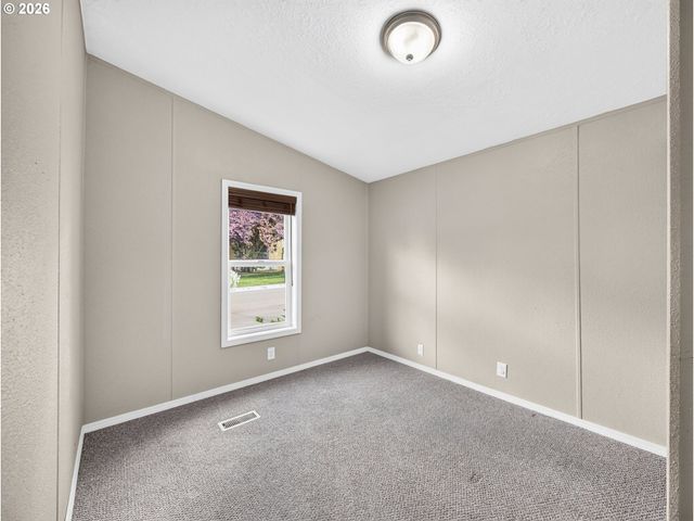 23077 Sw MAIN St 30, Sherwood, OR 97140